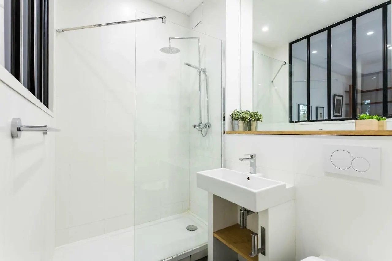 Private Apartment - Eiffel Tower - Ecole Militaire