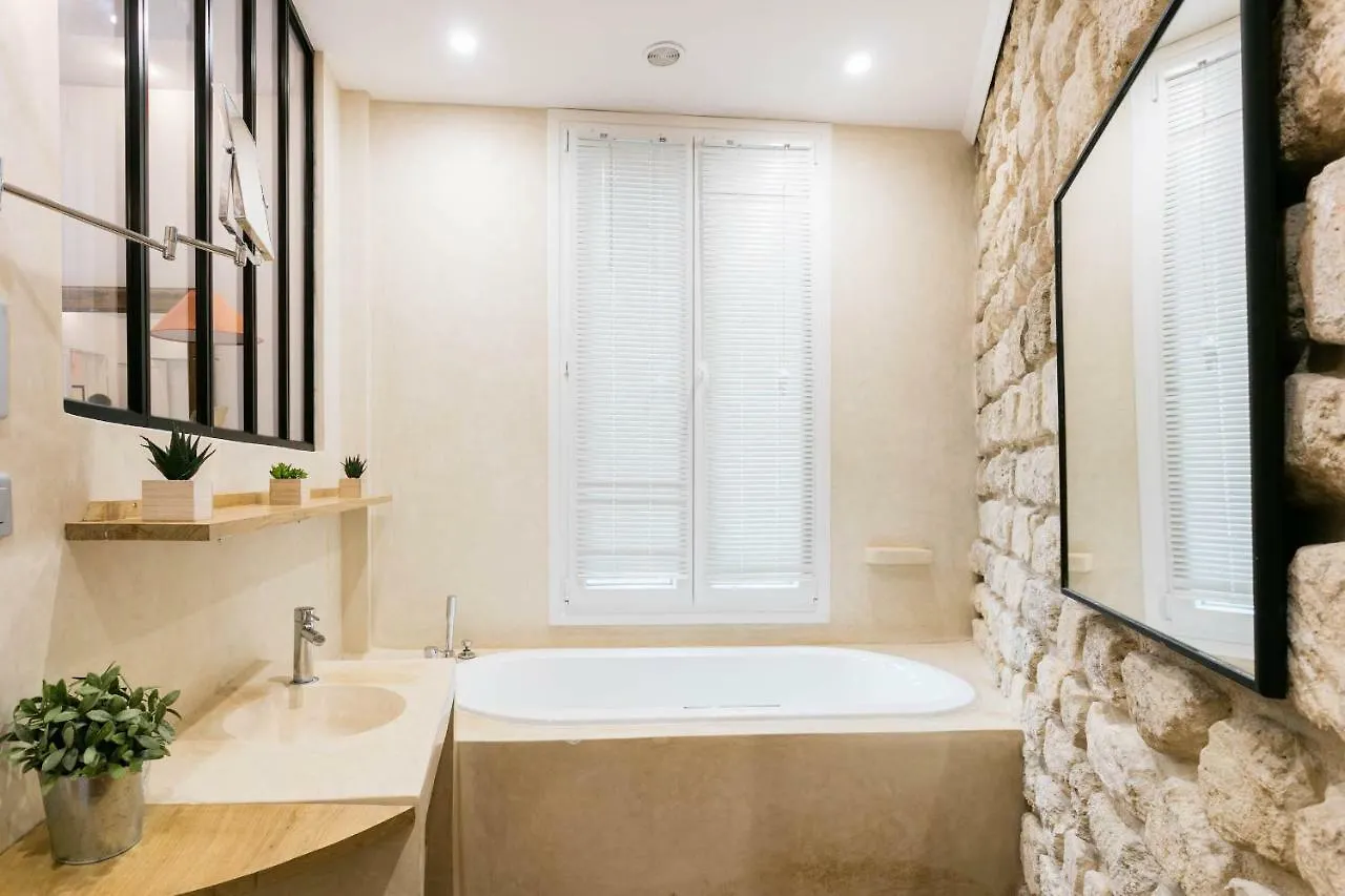 Private Apartment - Eiffel Tower - Ecole Militaire